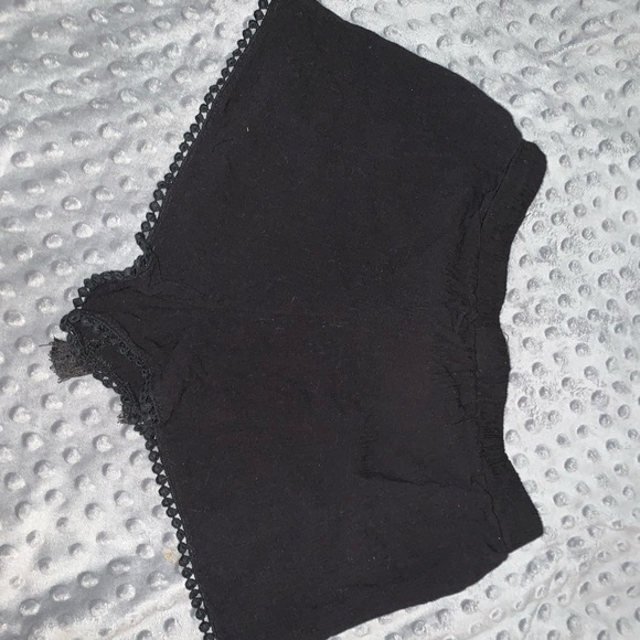 H&M Shorts - Picture 3 of 3